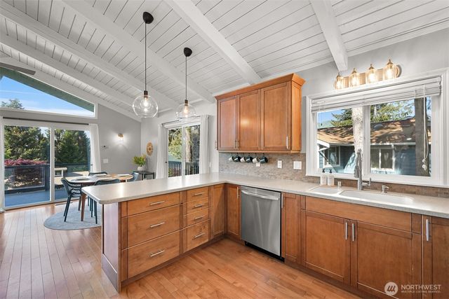 49 N Point Drive, Bellingham, WA 98229