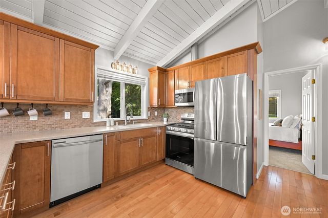 49 N Point Drive, Bellingham, WA 98229