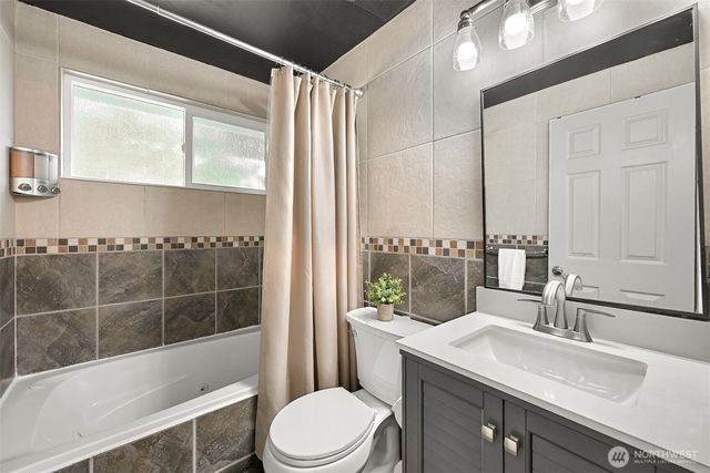 49 N Point Drive, Bellingham, WA 98229