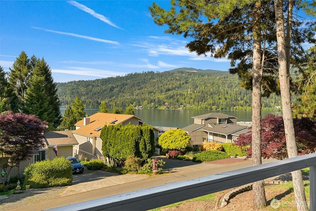 49 N Point Drive, Bellingham, WA 98229