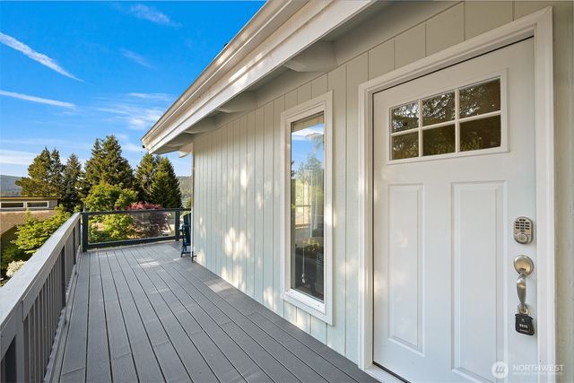 49 N Point Drive, Bellingham, WA 98229
