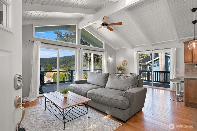 49 N Point Drive, Bellingham, WA 98229