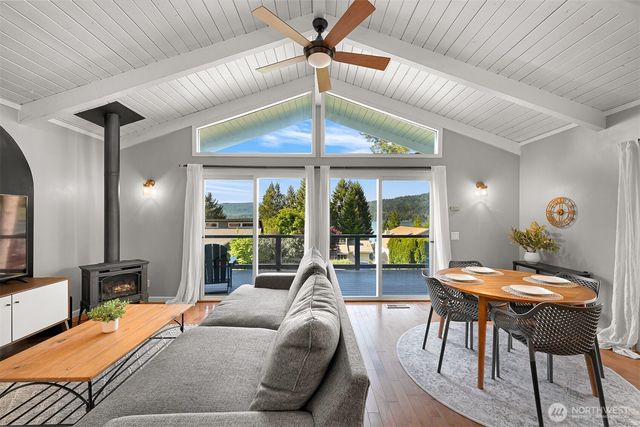 49 N Point Drive, Bellingham, WA 98229