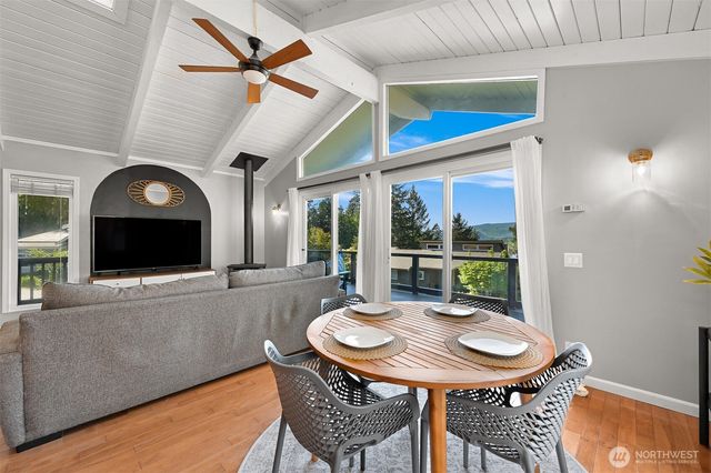 49 N Point Drive, Bellingham, WA 98229