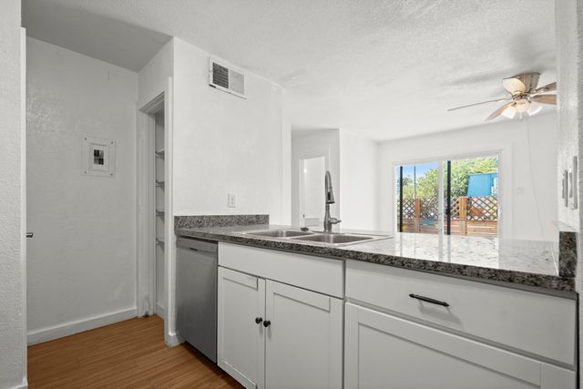 300 E Croslin ST 106, Austin, TX 78752