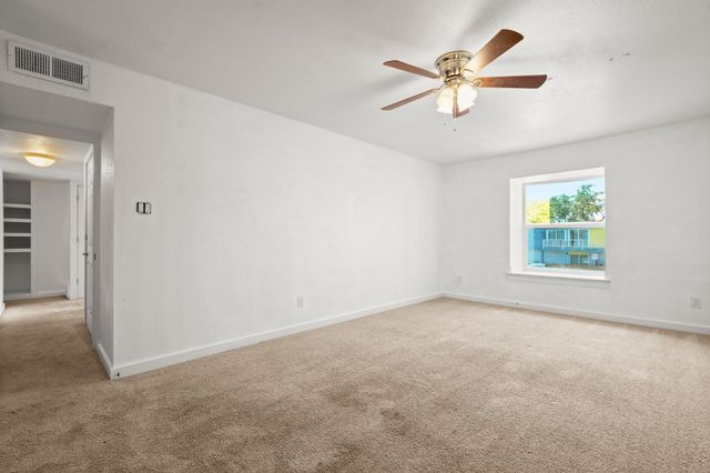 300 E Croslin ST 106, Austin, TX 78752