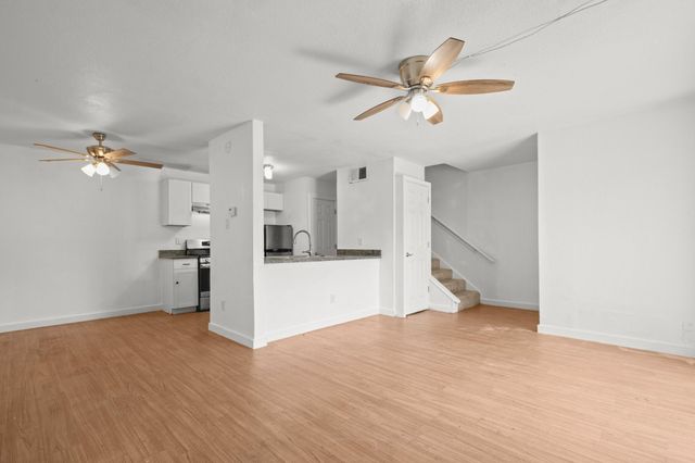 300 E Croslin ST 106, Austin, TX 78752