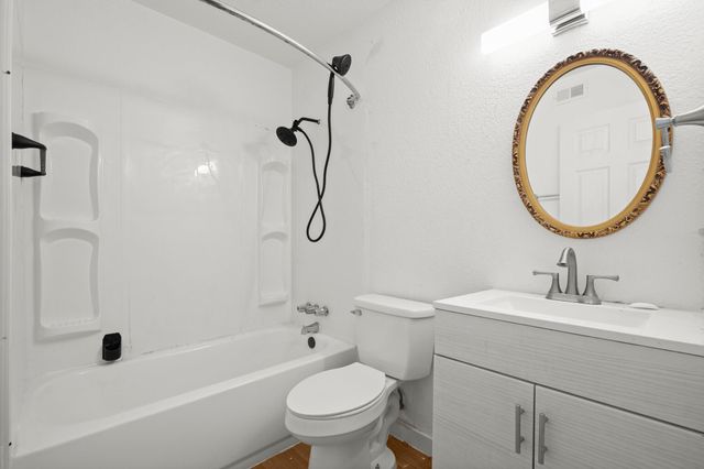 300 E Croslin ST 106, Austin, TX 78752