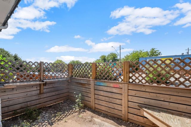 300 E Croslin ST 106, Austin, TX 78752