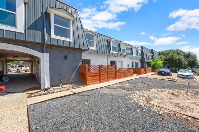 300 E Croslin ST 106, Austin, TX 78752