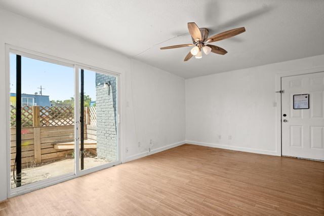 300 E Croslin ST 106, Austin, TX 78752