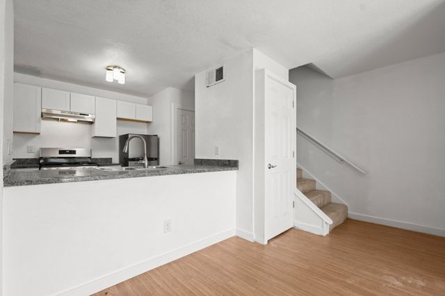 300 E Croslin ST 106, Austin, TX 78752