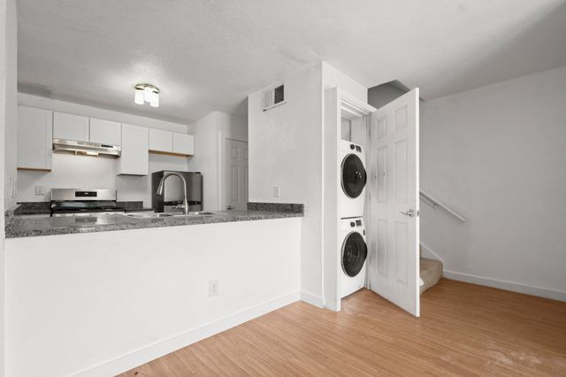 300 E Croslin ST 106, Austin, TX 78752