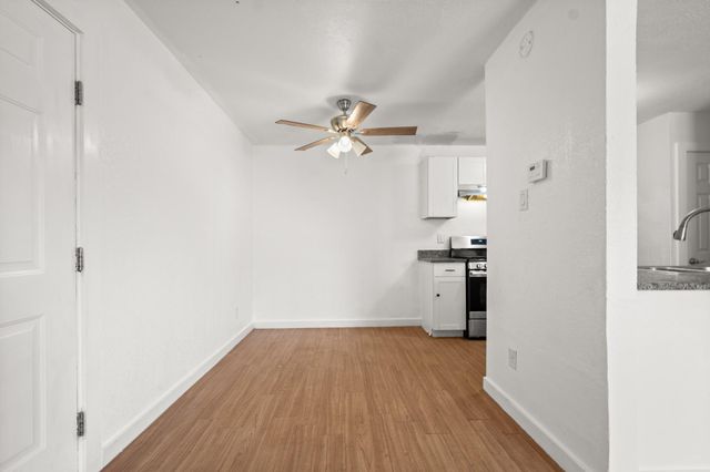 300 E Croslin ST 106, Austin, TX 78752