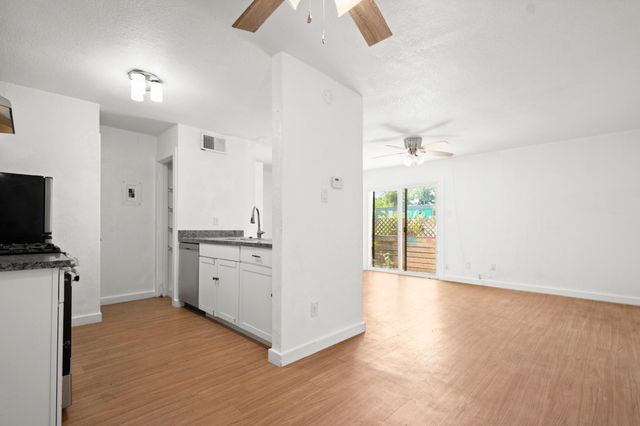 300 E Croslin ST 106, Austin, TX 78752