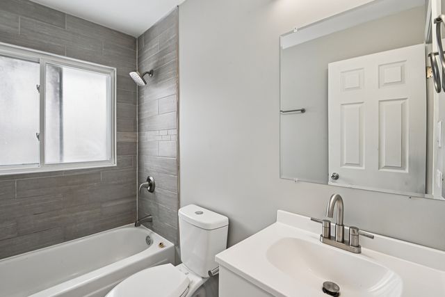 3403 Fountainbleau Drive, Hazel Crest, IL 60429