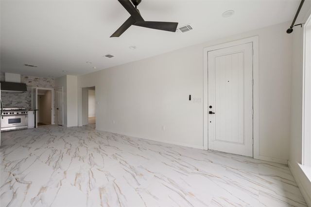 100 W Caskey ST, Florence, TX 76527