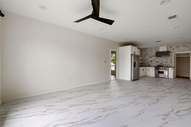 100 W Caskey ST, Florence, TX 76527