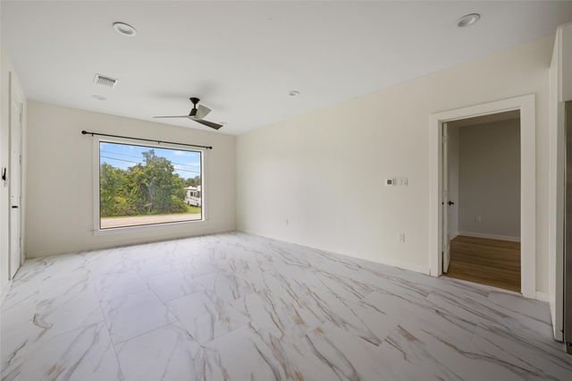 100 W Caskey ST, Florence, TX 76527