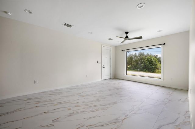 100 W Caskey ST, Florence, TX 76527