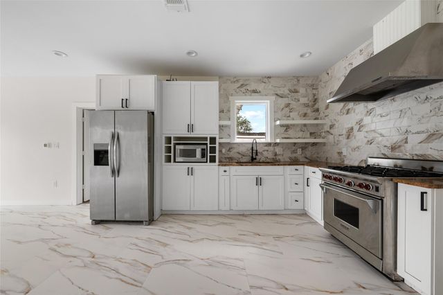 100 W Caskey ST, Florence, TX 76527