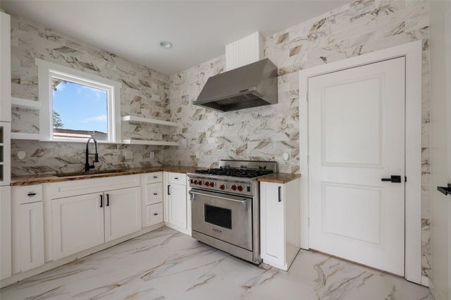 100 W Caskey ST, Florence, TX 76527