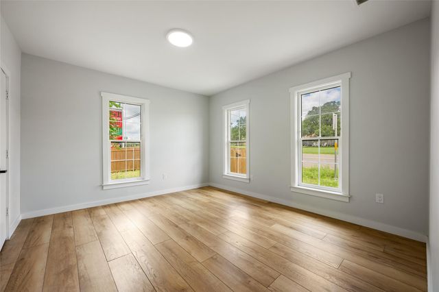 100 W Caskey ST, Florence, TX 76527