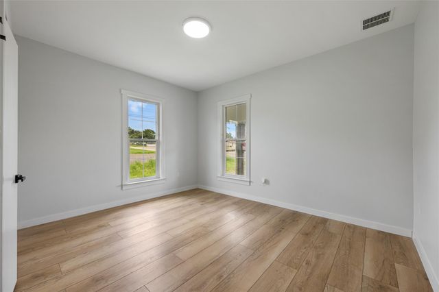 100 W Caskey ST, Florence, TX 76527