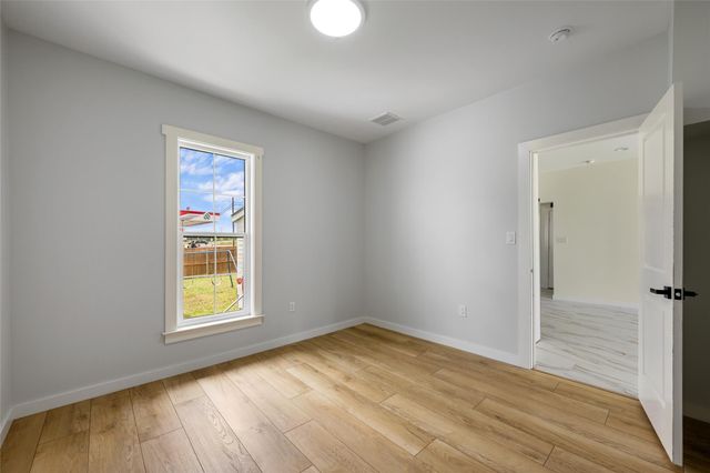 100 W Caskey ST, Florence, TX 76527