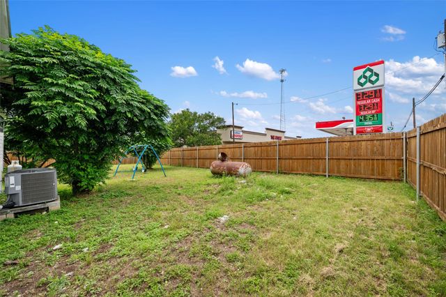 100 W Caskey ST, Florence, TX 76527