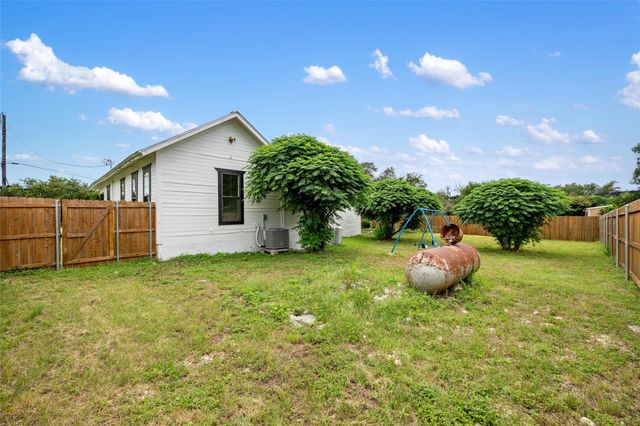 100 W Caskey ST, Florence, TX 76527