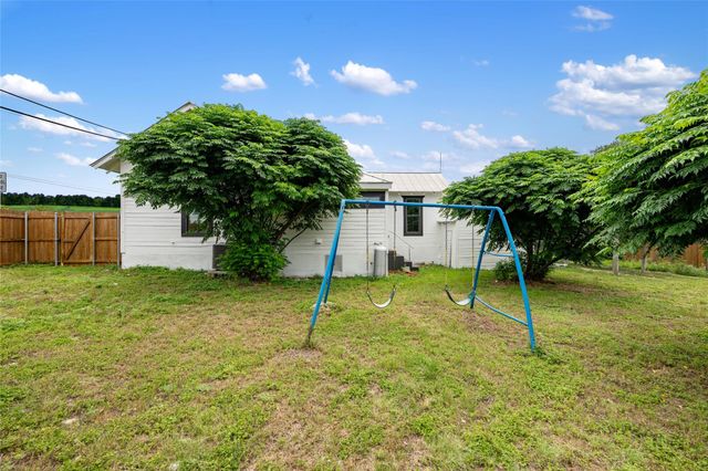 100 W Caskey ST, Florence, TX 76527