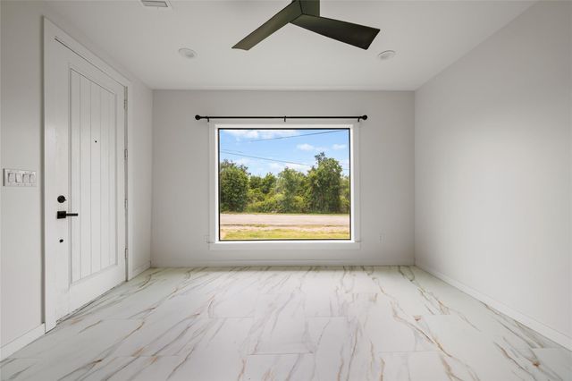 100 W Caskey ST, Florence, TX 76527