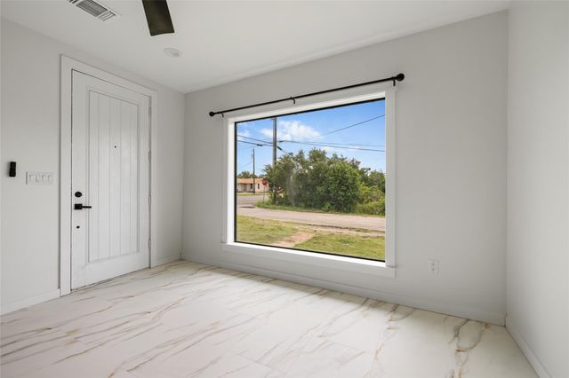 100 W Caskey ST, Florence, TX 76527