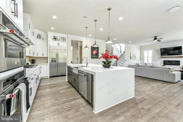 25004 FALLING BROOK CIR, Aldie, VA 20105