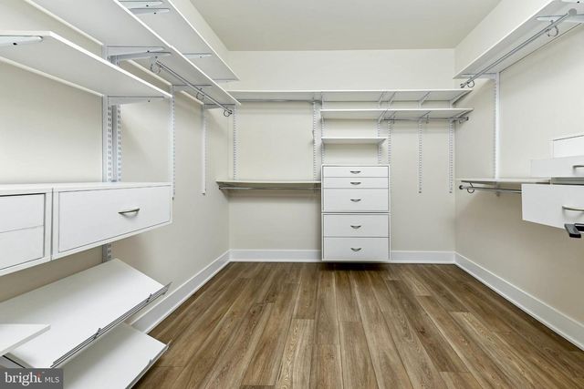 25004 FALLING BROOK CIR, Aldie, VA 20105