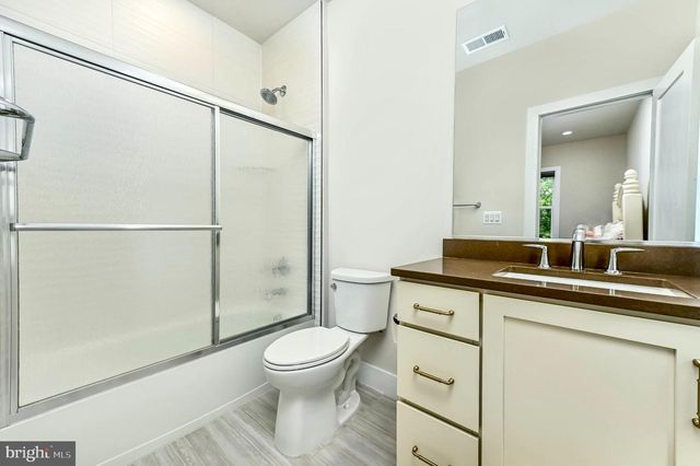 25004 FALLING BROOK CIR, Aldie, VA 20105