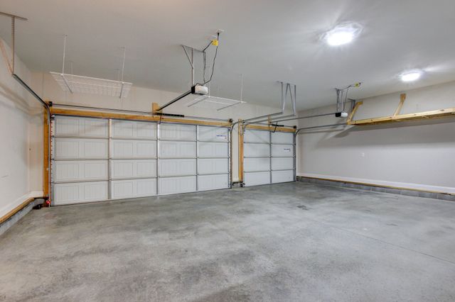 230 Cotoneaster Ln, Clarksville, TN 37043
