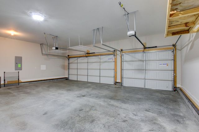 230 Cotoneaster Ln, Clarksville, TN 37043