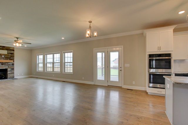 230 Cotoneaster Ln, Clarksville, TN 37043