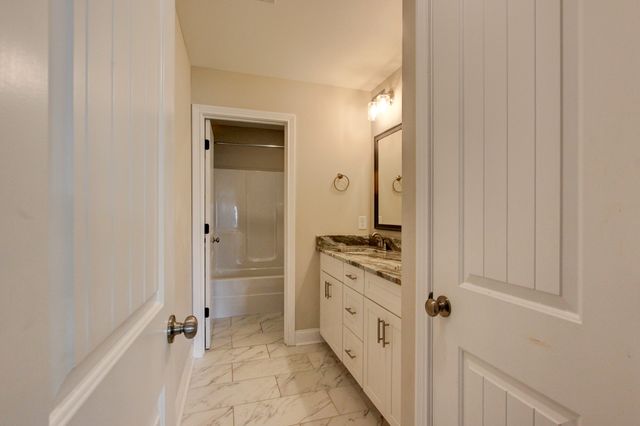 230 Cotoneaster Ln, Clarksville, TN 37043