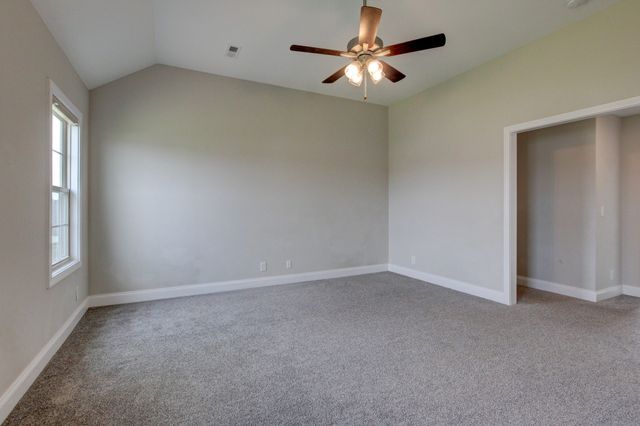 230 Cotoneaster Ln, Clarksville, TN 37043