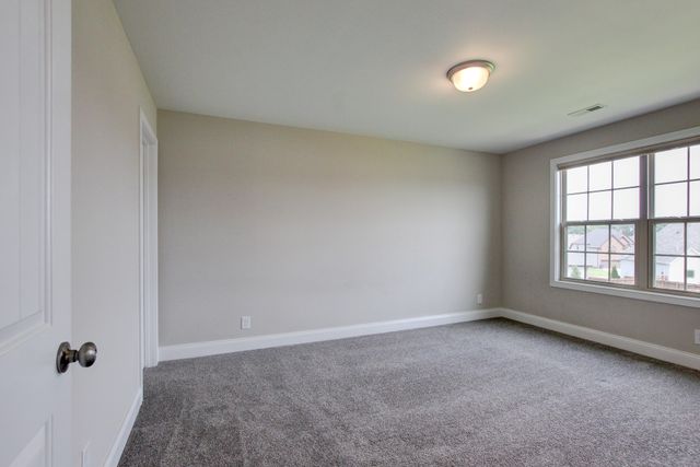 230 Cotoneaster Ln, Clarksville, TN 37043