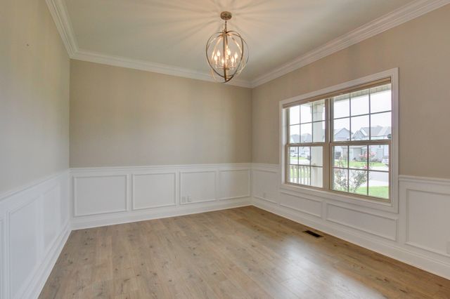 230 Cotoneaster Ln, Clarksville, TN 37043