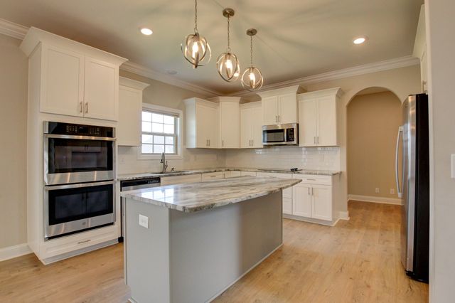 230 Cotoneaster Ln, Clarksville, TN 37043