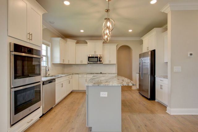 230 Cotoneaster Ln, Clarksville, TN 37043