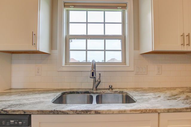 230 Cotoneaster Ln, Clarksville, TN 37043