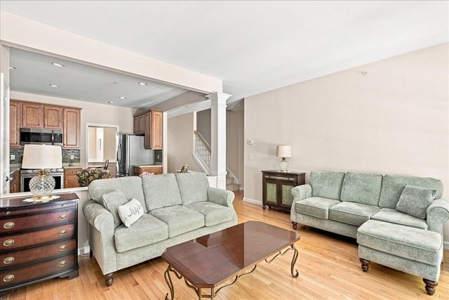 40 Stonebridge Dr 40, Hanson, MA 02341
