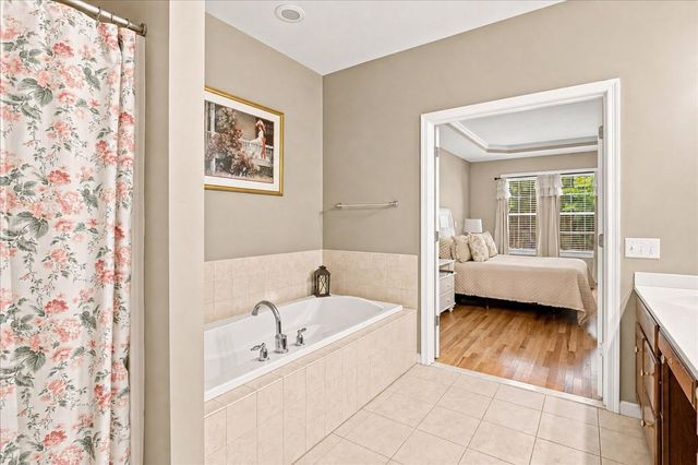 40 Stonebridge Dr 40, Hanson, MA 02341