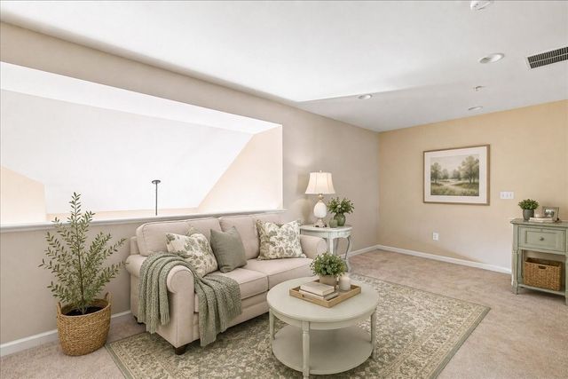 40 Stonebridge Dr 40, Hanson, MA 02341